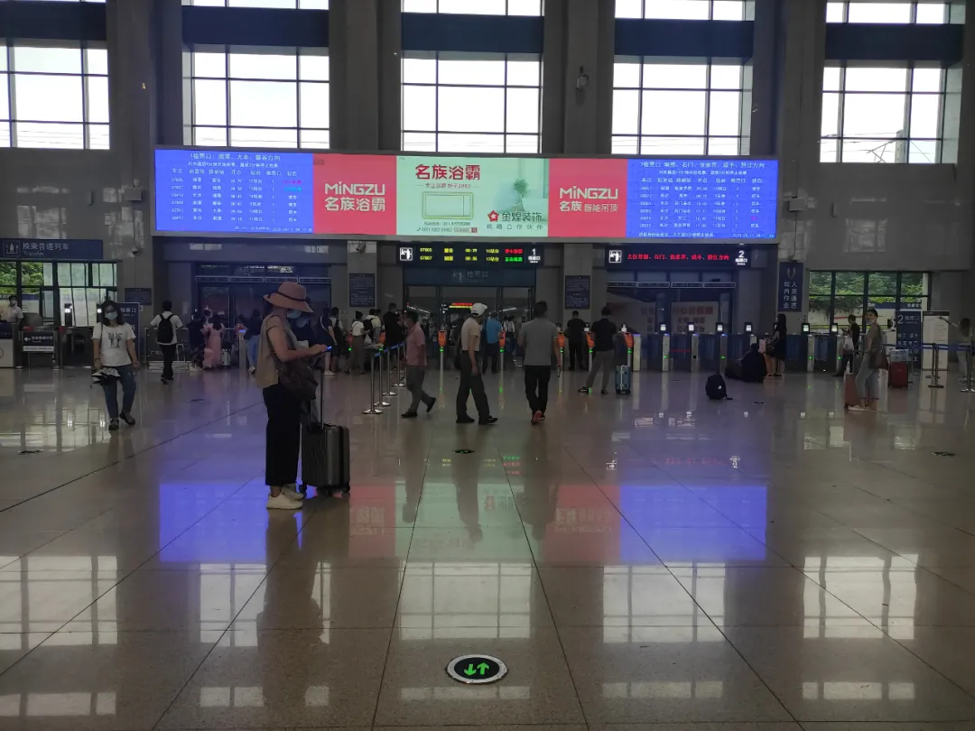 名族高铁广告长沙站