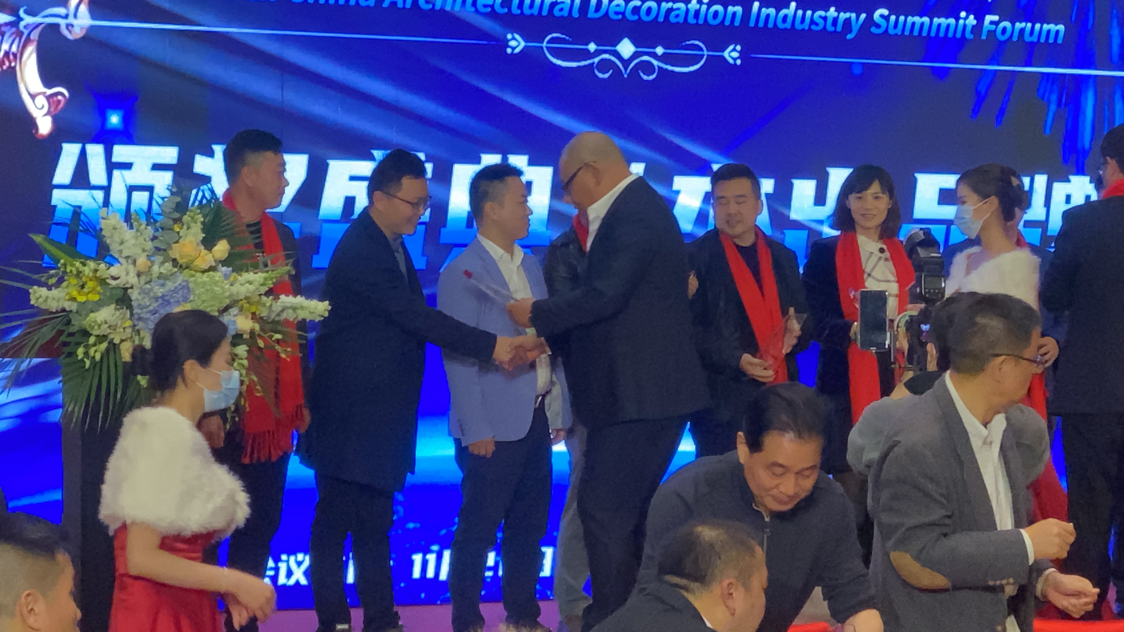 名族荣获“中国装饰工程联盟·杰出品牌”行业大奖！